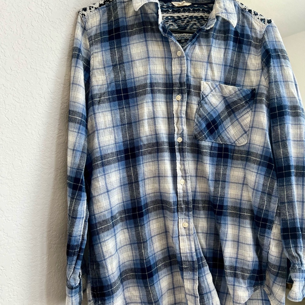 Aeropostale Women’s Navy and White Plaid Shirt
